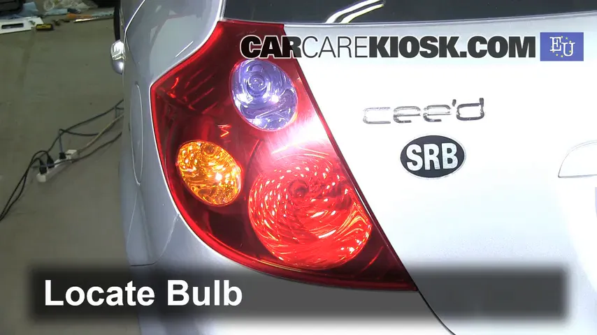 2008 Kia Ceed LX 1.4L 4 Cyl. Éclairage Feux de marche arrière (remplacer une ampoule)